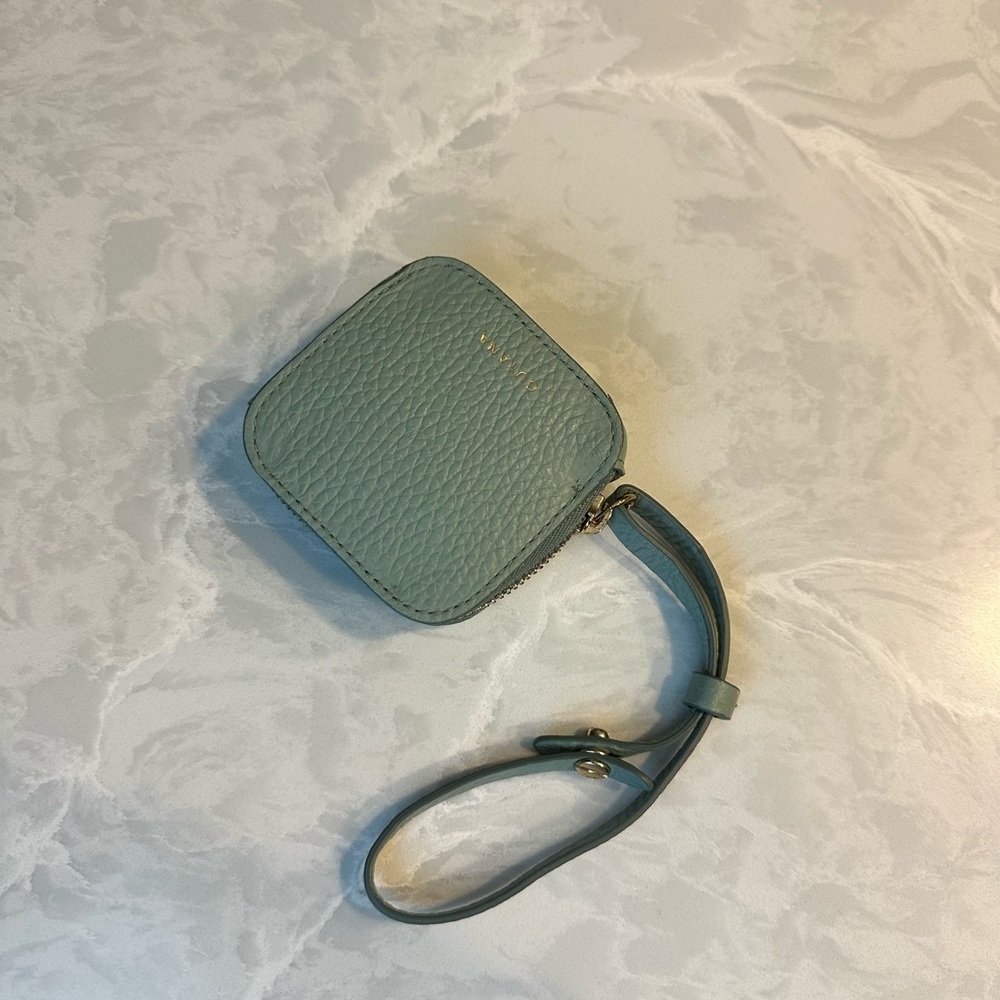 Cuyana Leather Airpod Case - Spearmint color